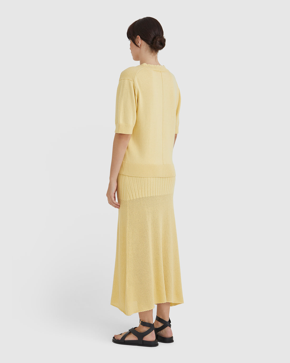 Back View showing the rib dealing.