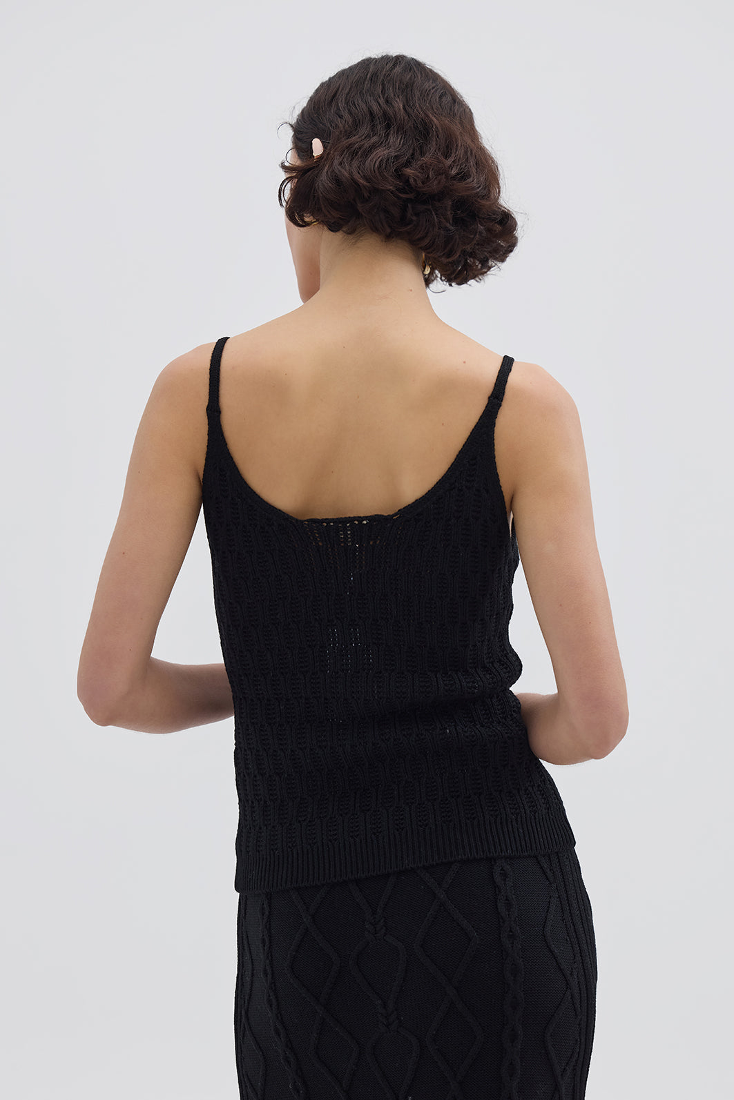 Ladies Merino Cami in Black styled with high-waisted trousers – refined and classic look