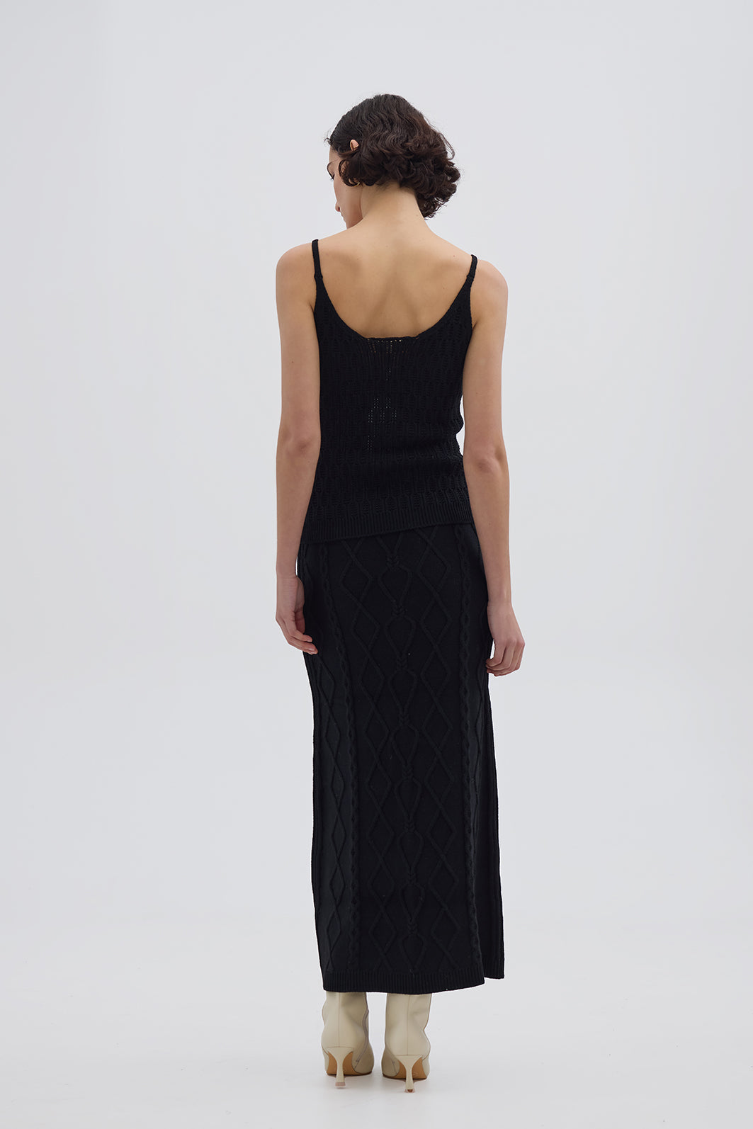 Ladies Maxi Skirt Knit in Black styled with a fitted sweater – refined and sophisticated outfit