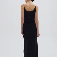 Ladies Maxi Skirt Knit in Black styled with a fitted sweater – refined and sophisticated outfit