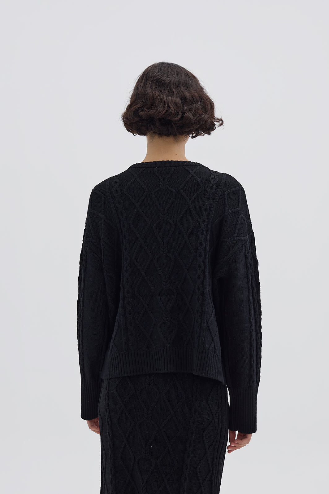 Ladies Wool Jumper in Black – relaxed fit with timeless ribbed hem and cuffs
