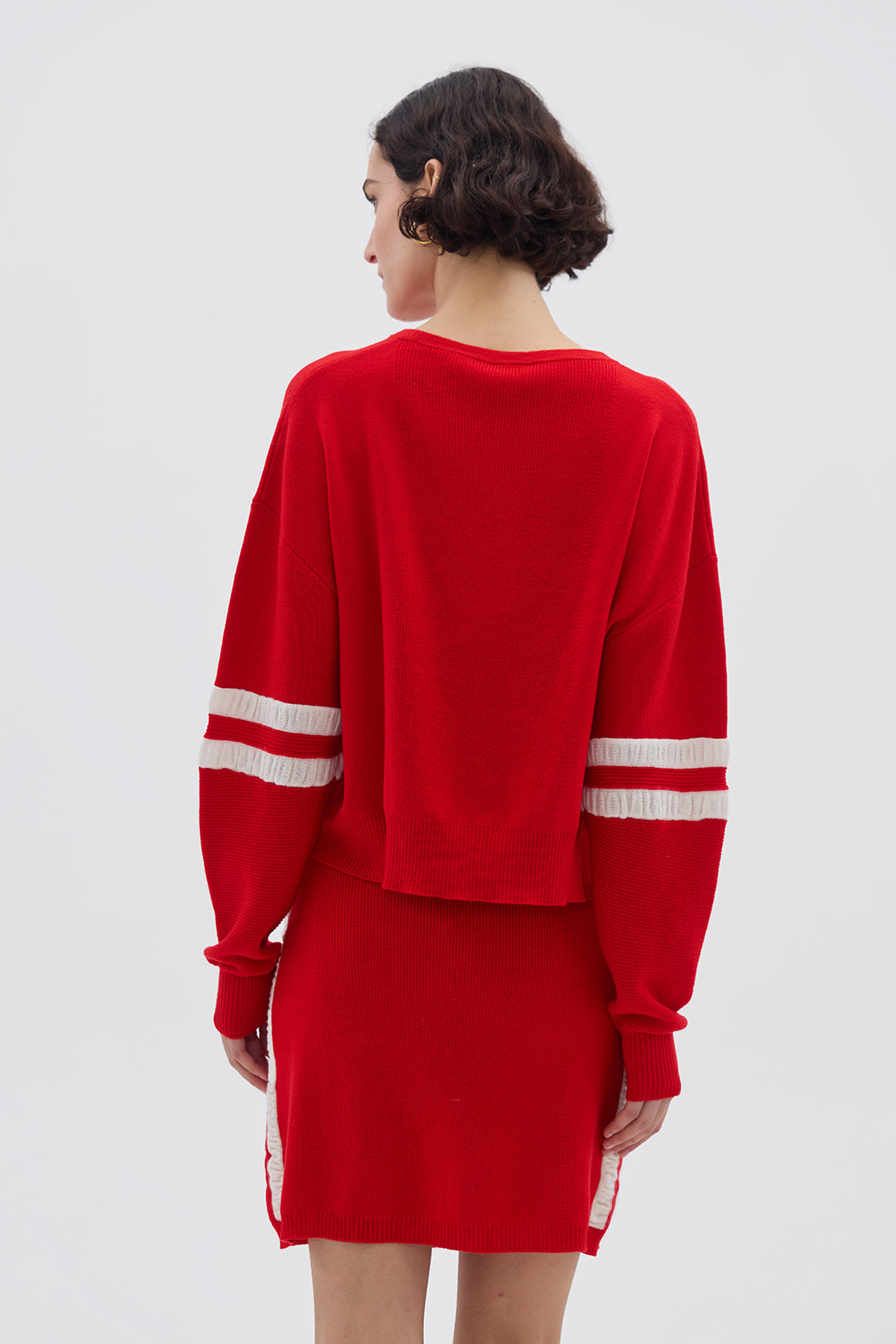 Ladies Wool Jumper in Red styled with jeans – modern and versatile knitwear