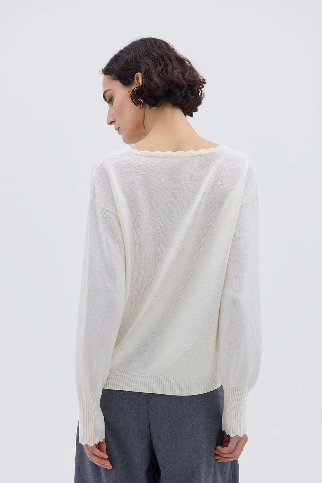 Ladies Wool Sweater in Cream – effortlessly stylish and perfect for layering