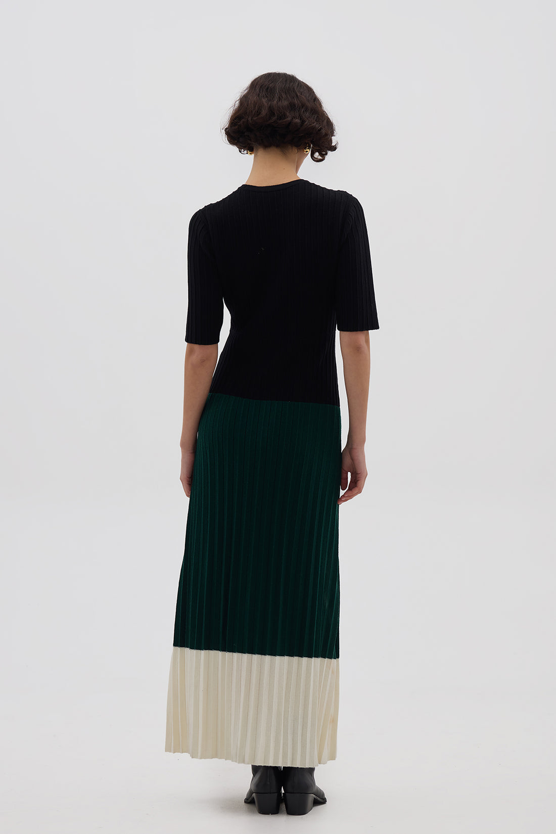 Long Wool Dress in Black & Emerald styled with boots – modern and refined knitwear