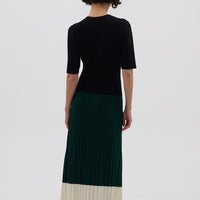 Long Wool Dress in Black & Emerald styled with boots – modern and refined knitwear