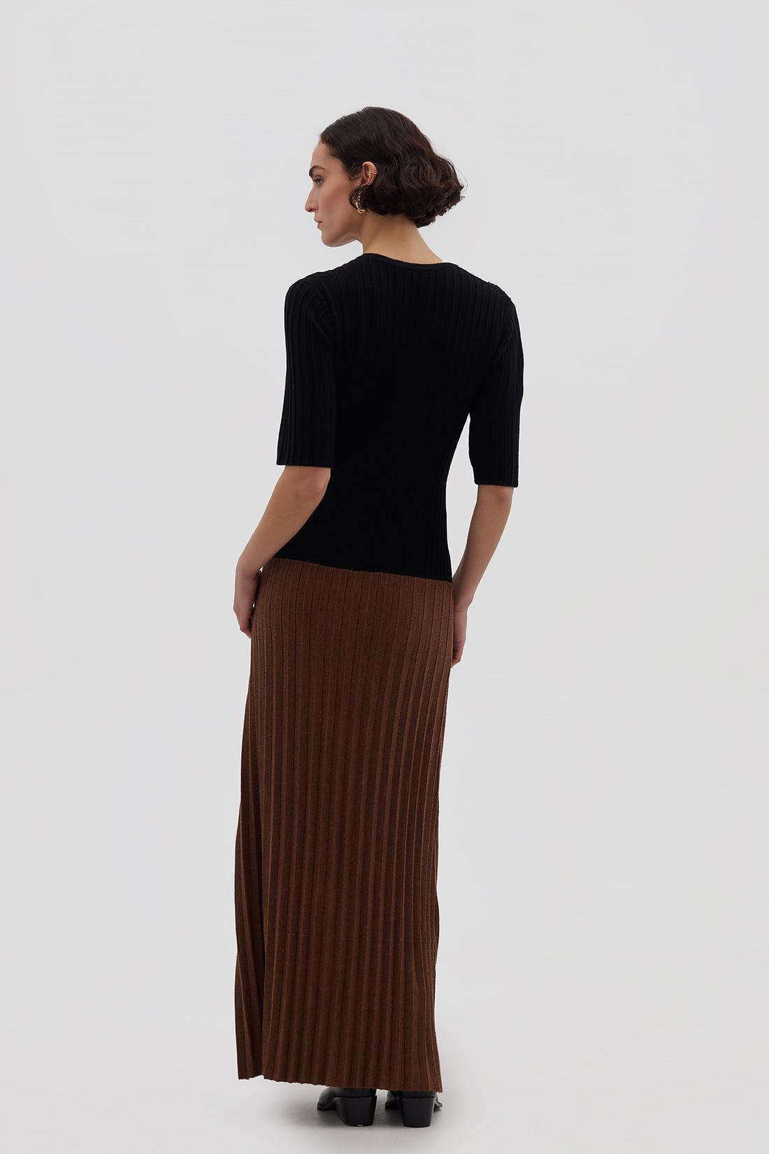 Long Wool Dress in Black & Walnut styled with boots – refined and modern knitwear