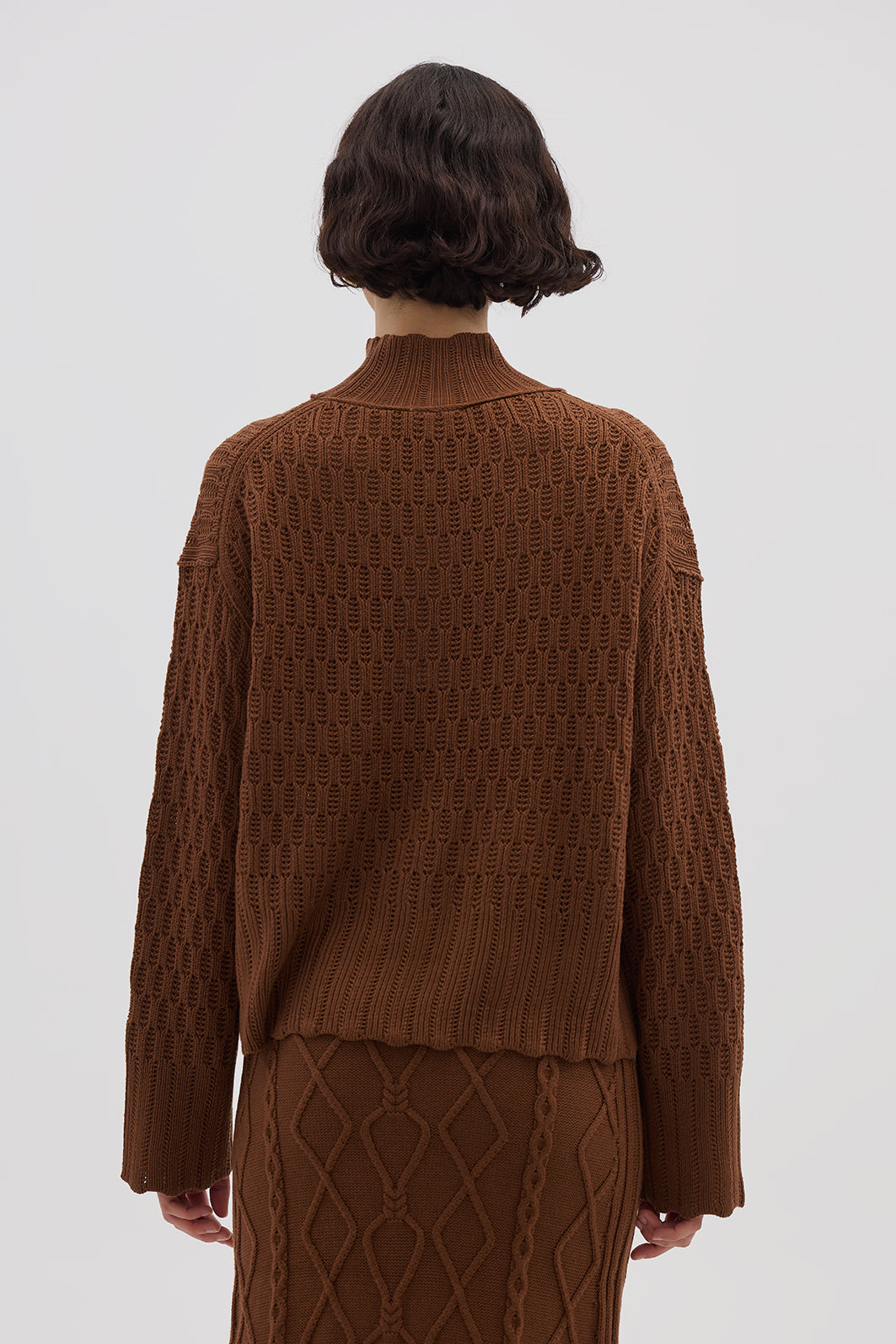 Ladies Wool Jumper in Brown styled with denim – cozy and refined knitwear