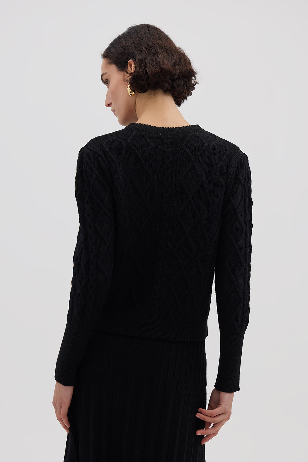 Ladies Wool Cardigan in Black styled open – versatile and cozy layering piece