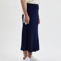 Sophisticated merino wool midi skirt in navy with a flared hem.