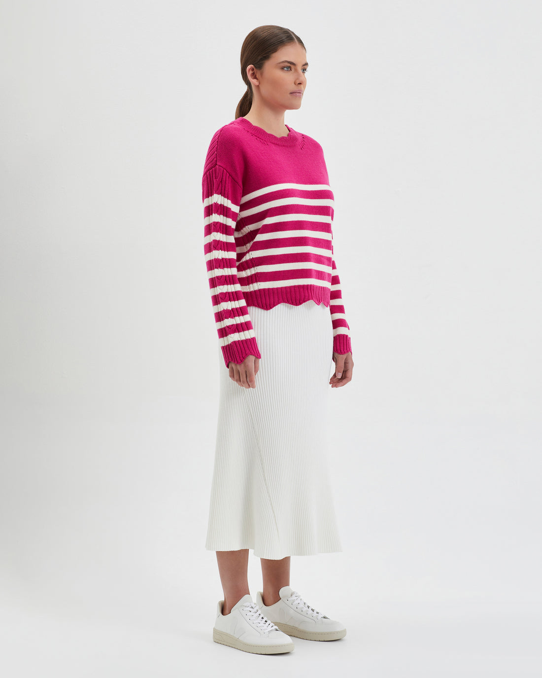 Cozy wool sweater in peony stripes, featuring scalloped details on neckline and cuffs.