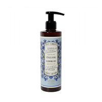 Hydrating body lotion enriched with olive oil and Blooming Iris fragrance.