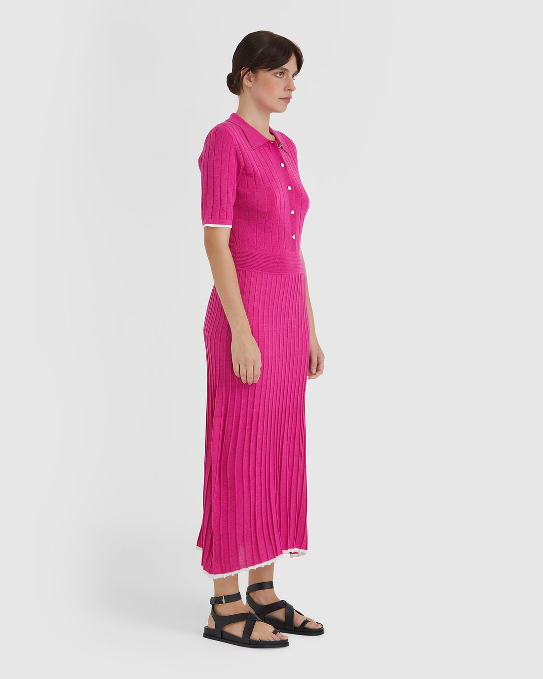 Merino wool dress in cerise with mother-of-pearl buttons for refined style.